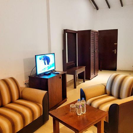 Livinya Holiday Resort カタラガマ エクステリア 写真